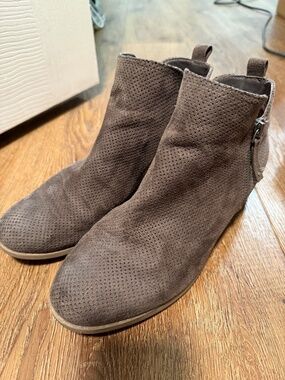 Universal Thread Brown Suede Ankle Boots - Size 9